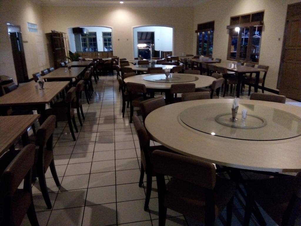 Hotel Puspa Sari Redpartner เชียแตร์ ภายนอก รูปภาพ